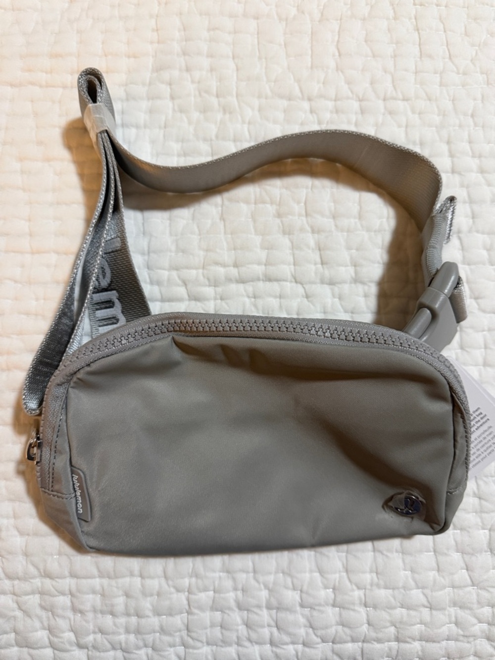 lululemon athletica Gray Sling Belt Bag - Neutral Crossbody - Picture 2 of 4